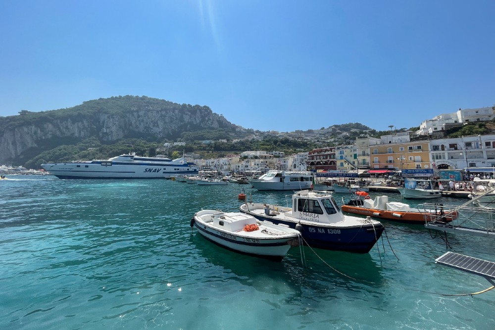 Hamnen i Marina Grande på Capri